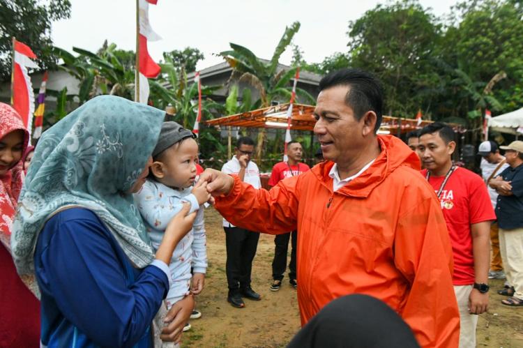 Gubernur Ansar Meriahkan Kegiatan Perlombaan Rakyat Peringatan HUT Ke-79 RI di Kampung Wonosari Tanjungpinang 