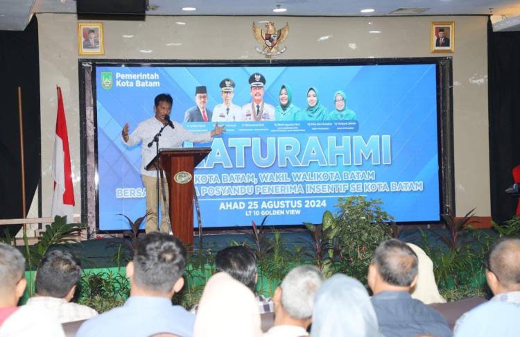 Wali Kota Batam Rudi Serahkan Insentif untuk Kader Posyandu se-Kota Batam