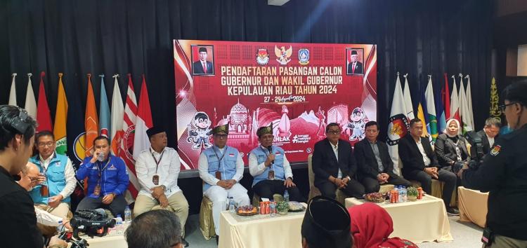 Ansar Ahmad dan Nyanyang Haris Daftar Pilgub Kepri 2024, Pakai Rompi Gemoy Diusung 11 Partai Politik
