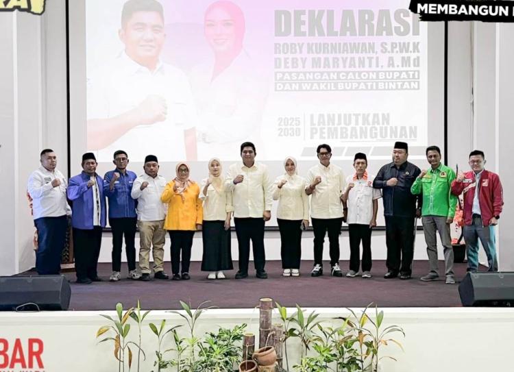 Ditemani Mantan Bupati Apri, Roby dan Deby Deklarasi sebagai Bacalon Bupati dan Wakil Bupati 