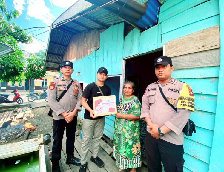 Kapolsek Senayang di Lingga Salurkan Bantuan Sosial untuk Lansia di Desa Benan