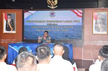 Berangkatkan Calon Siswa TNI AL ke Batam, Letkol Laut (P) Anro Casanova Beri Pesan Khusus