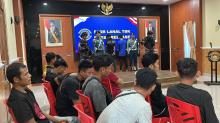 Berhasil Gagalkan Penyelundupan PMI dari Malaysia: Tim F1QR Lanal TBK Amankan 11 Orang di Perairan Karimun