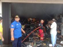 Gudang Barang Elektronik dan Perkakas Rumah Tangga di Meral Karimun Hangus Terbakar