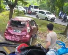 Kecelakaan di Sei Beduk Batam, Mobil Suzuki Splash Merah Rusak Parah