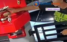 Miris, Dua Pria Terekam CCTV Curi Bokor Alat Sembahyang Milik Warga di Baloi Permai Batam