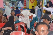 Hadiri Bakti Sosial Kesehatan di Dabo Singkep, Ketua TP PKK Lingga Apresiasi Antusiasme Para Lansia