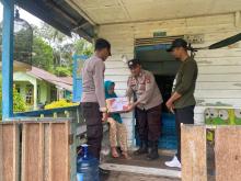 Polsek Daik Lingga Salurkan Bantuan Sembako, Wujud Kepedulian pada Masyarakat