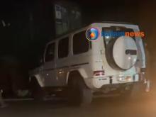 Mercedes Benz G-Class Seharga Rp6,5 Miliar Remuk Tabrak Kontainer Mogok