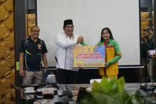 Bupati Bintan Lepas 8 Atlet ke PON XXI Aceh-Sumut dengan Bonus Menggiurkan