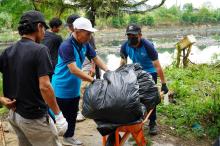 PLN Batam Gelar Aksi Bersih Sungai Bersama Warga Masyarakat dalam Program Green Employee Involvement