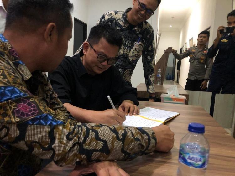 Bakal Calon Wakil Bupati Bintan, Nikolas Panama Bikin Kejutan di KPU pada Penutupan Pendaftaran Pilkada 2024