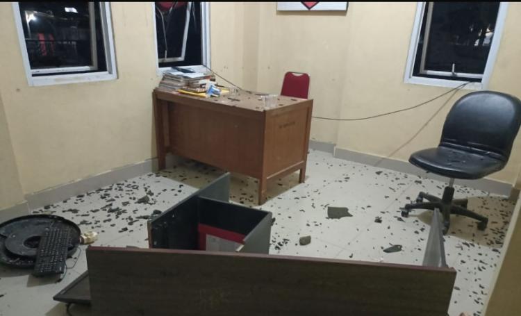 Kantor Polisi di Kumpeh Diserang Warga, Diduga Terkait Kematian Tahanan dalam Sel
