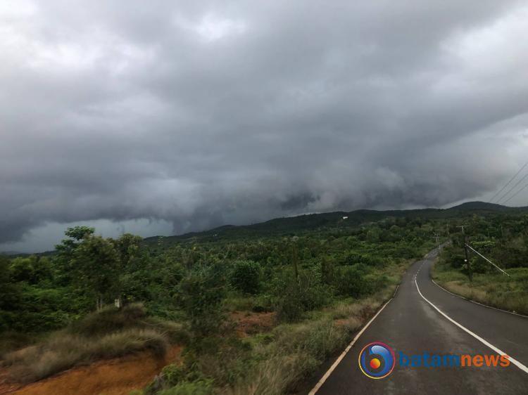 BMKG: Batam Diperkirakan Hujan Ringan Pagi Ini, Berawan Sepanjang Hari