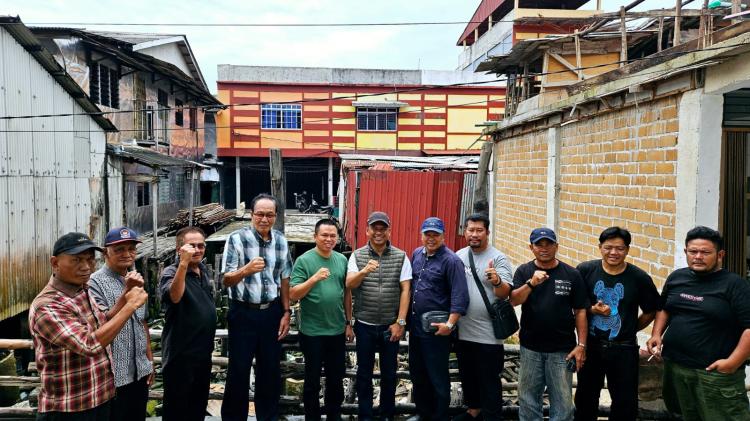 Ketua KKSS Kepri Terenyuh Dicurhati Warga yang Shalat di Atas Kardus Bekas di Pasar Tun Perak