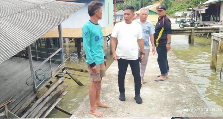 Datangi Rumah Tenggelam Disapu Ombak di Air Sungkit-Anambas, Neko-Taufik Berikan Dukungan Langsung kepada Korban