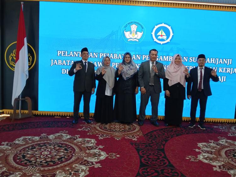 Rektor UMRAH Instruksikan Dekan Baru untuk Seirama Memajukan Kampus