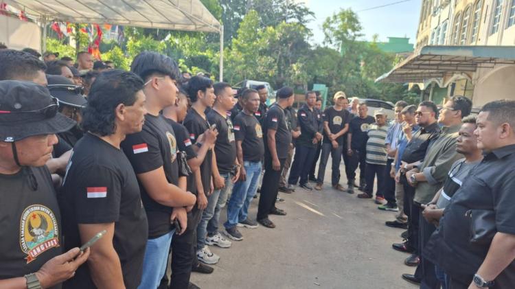 Baliho Paslon Rudi-Rafiq Dirusak Saat Demo, Panglima Lang-Lang Laut Minta Pelaku Ditangkap
