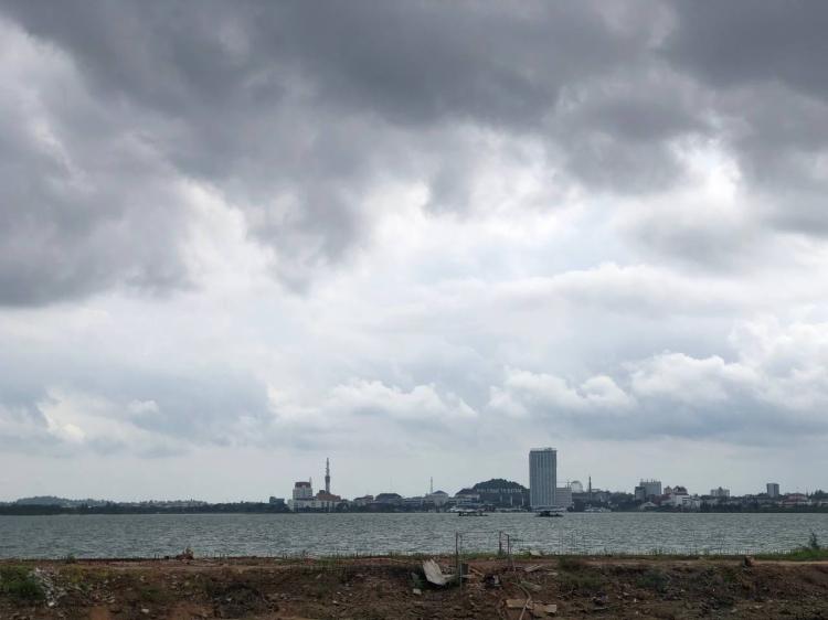 Pasca Badai Besar, Kota Batam Diprediksi Hujan Ringan Sepanjang Siang Hingga Sore, Rabu 18 September 2024