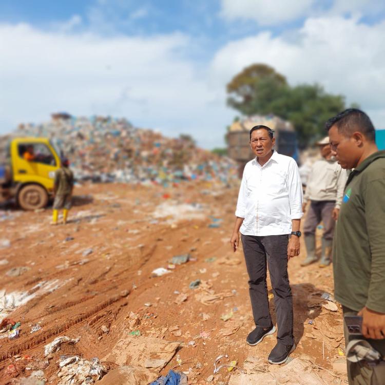 Penjabat Wali Kota Batam Prioritaskan Solusi Masalah Sampah, Pengadaan Armada Baru Segera Dibahas
