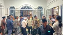 Silaturahmi Ansar-Nyanyang dengan Tokoh Masyarakat Karimun di Rumah Nurdin Basirun
