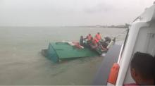 Kapal Sembako yang Karam di Perairan Karimun Berhasil Dievakuasi Satpolairud