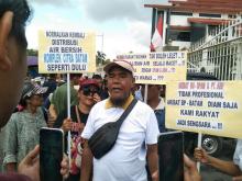Ratusan Warga Citra Batam Gelar Aksi Demonstrasi Tuntut Normalisasi Air Bersih