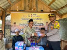 Kapolsek Senayang Gelar Kegiatan Jumat Berkah, Ajak Jaga Ketertiban Jelang Pilkada Serentak 2024