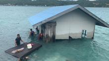 Angin Kencang Robohkan Rumah Warga di Jemaja, Punardi Berenang Selamatkan Anak dan Istrinya