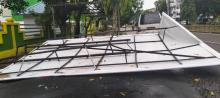 Hujan Deras dan Angin Kencang di Tanjungpinang, 17 Titik Pohon Tumbang dan Rusak Tenda UMKM