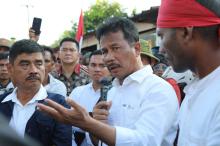 Muhammad Rudi Tinjau Langsung Lokasi Pemasangan Mini Booster Areal Perumahan Putra Jaya
