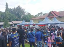 Ratusan Relawan Iringi Pasangan Nizar-Novrizal Menuju Penetapan Nomor Urut Pilkada Lingga 2024
