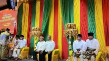 Deklarasi Kampanye Damai Pilkada Karimun 2024, Tiga Paslon Jalani Prosesi Adat Melayu Tepuk Tepung Tawar