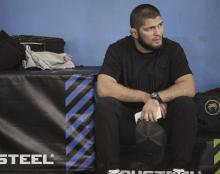Khabib Nurmagomedov Berbagi Kisah Inspiratif di Kahforward 2024, Jakarta: Pesan untuk Generasi Muda