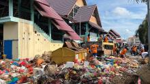 Bakti Lubis - Raja Bakhtiar Tunjukkan Kepedulian Lingkungan dengan Aksi Bersih-Bersih di Pasar Puan Maimun