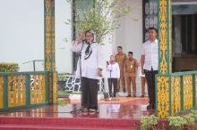 Plt. Gubernur Marlin Pimpin Apel Senin Pagi di Dompak, Tekankan Netralitas Pegawai di Pilkada