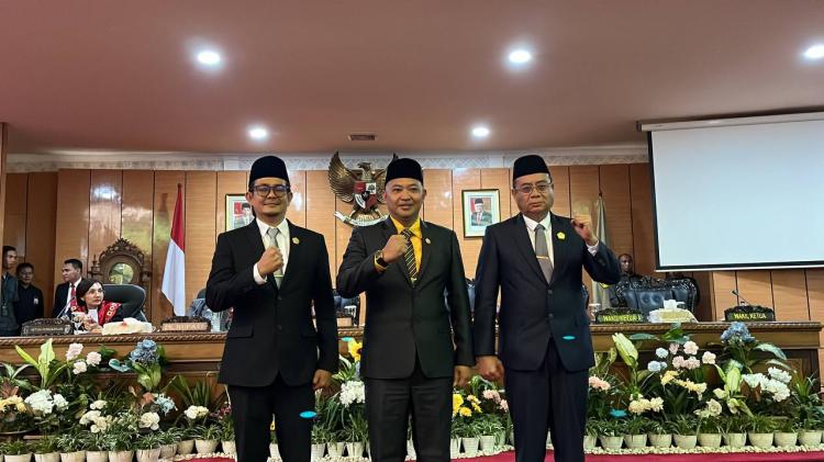 Raja Rafiza Resmi Dilantik sebagai Ketua DPRD Karimun Periode 2024-2029
