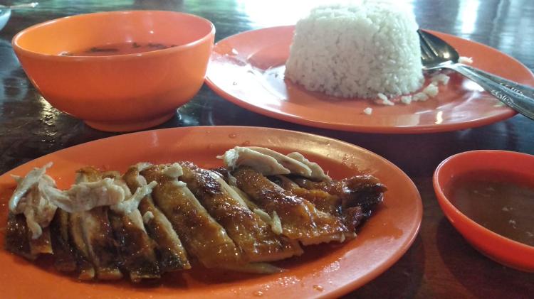 Menu Sarapan Nasi Ayam, Kuliner Populer di Tanjungpinang dengan Cita Rasa Khas Tirai Bambu