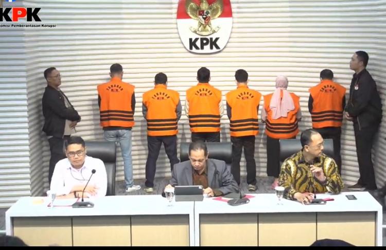 Kode Korupsi Gubernur Kalsel: Kardus Foto Paman Birin Berisi Fee Proyek Uang Rp800 Juta