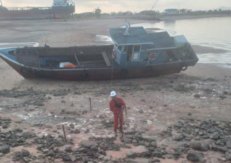 Pekerja Kapal Lansir Meninggal Dunia Setelah Tersengat Listrik di PT MOS