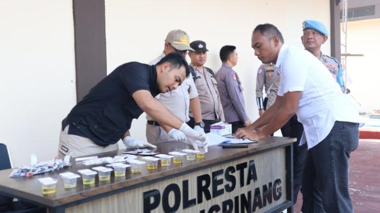 Propam Polda Kepri Tes Urine Personel Polresta Tanjungpinang, Simak Hasilnya!
