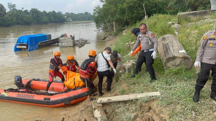 Pemancing Lansia Tenggelam di Sungai Kampar Ditemukan Meninggal Dunia