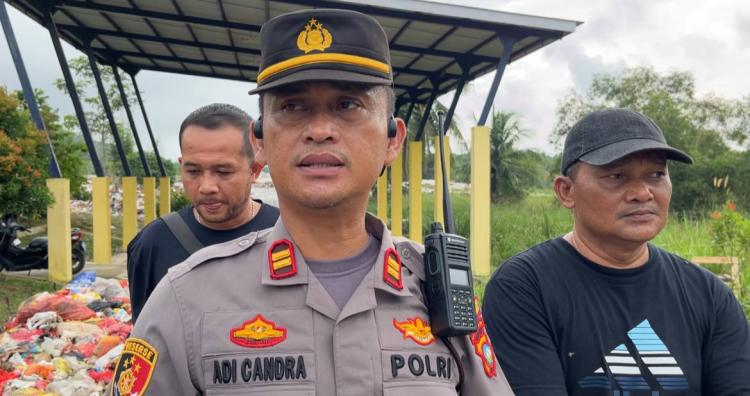 Polres Karimun Terjunkan Alat Berat untuk Atasi Tumpukan Sampah di TPA Sememal