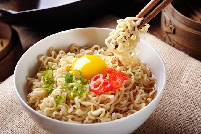 Waspada! 3 Makanan Ini Jangan Dikonsumsi Bersamaan dengan Mi Instan