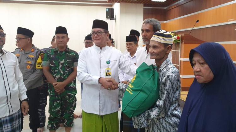 Baznas Kepri Salurkan Bantuan kepada 500 Penerima Manfaat di Karimun dalam Peringatan Hari Santri