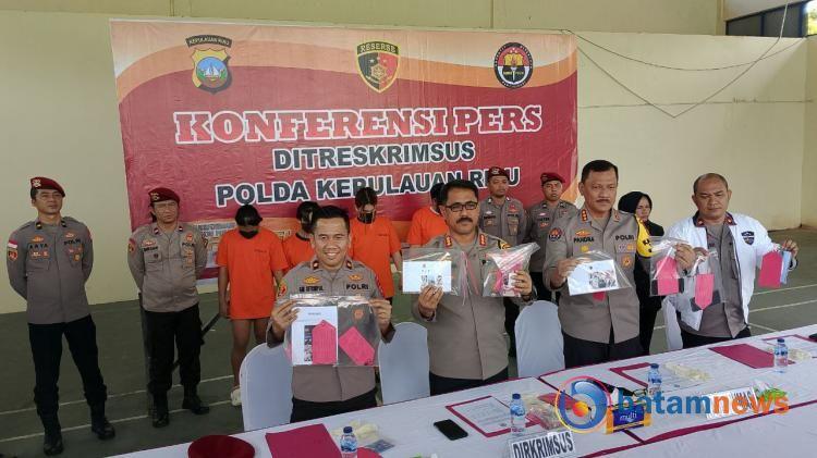 Polda Kepri Tangkap Empat Waria Promotor Judi Online di Batam, Aktif Beraksi di Instagram