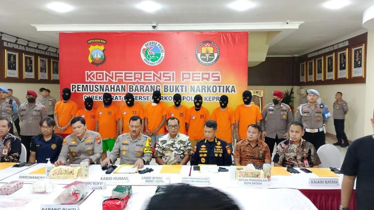 Polda Kepri Musnahkan 7 Kilogram Sabu dan 3,8 Kilogram Ganja Hasil Operasi September-Oktober 2024