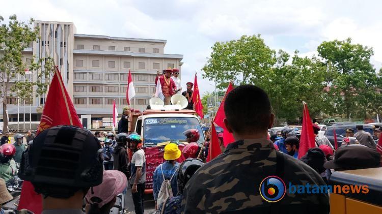 Ratusan Massa Demo Tuntut Ganti Rugi Lahan, PMKRI dan Warga Teluk Bakau Turun ke Jalan