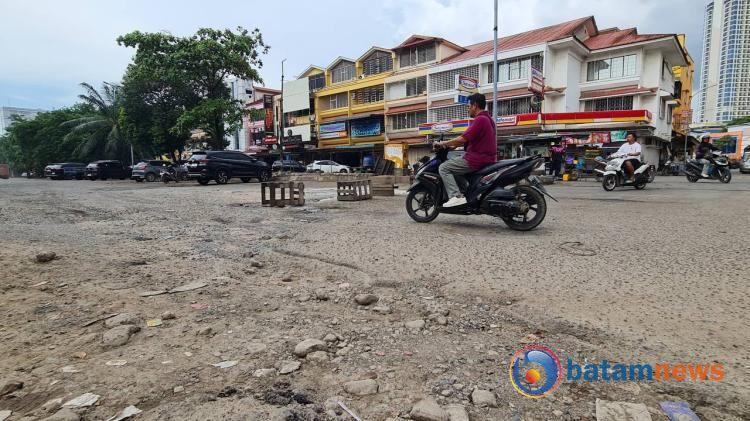 Ironi Kawasan Elit Nagoya Newton Batam, Jalan Berlubang di Tengah Gemerlap Hotel dan Apartemen