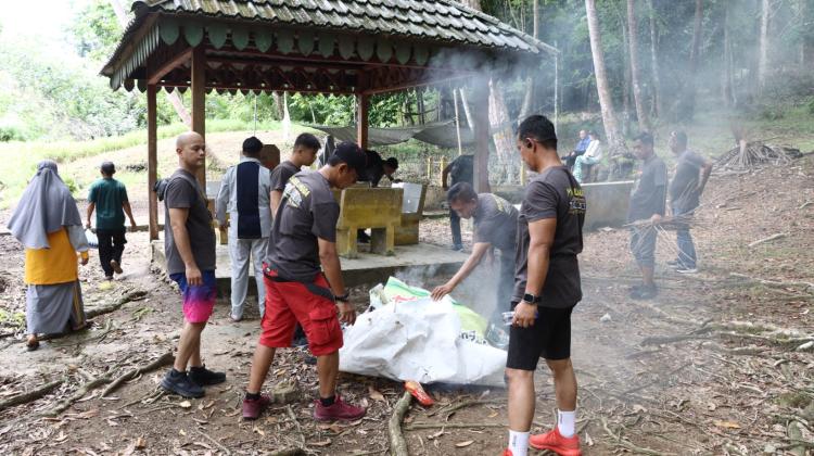Polres Lingga Ajak Warga Lestarikan Perigi Hang Tuah, Situs Bersejarah di Desa Tinjul
